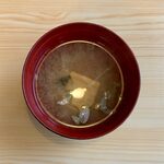 春鮨 - チラシ ¥800 の味噌汁
