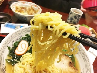 Iori - 麺は中太からやや細め。