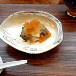 京料理 藤本 - イクラが添えられた煮アワビ