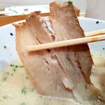 麺庵 椿 - チャーシューは1枚だが大きめ