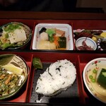Fukkan - お刺身の代わりに山かけ豆腐の箱膳
