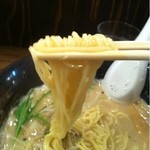 麺屋 天孫降臨 - 玉子麺はスープにからんでめっちゃ美味しい♪