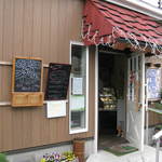 ひばりカフェ - 一軒家の勝手口風な店