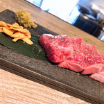 a slice of BEEF ひときれの牛肉 - 