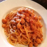 タンタ ローバ - 鶏もも肉とひよこ豆のトマト煮込みソース
