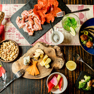 308円～とリーズナブル♪多種多様なタパス&アヒージョ