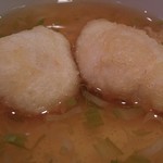 じん市 - 四品目：しろい茶わんむし。まふぐの白子の天ぷらを、うるいとふきのとうのあんで。（アップで）