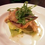 じん市 - 五品目：生のかすべとさばの揚げもの。シャンパンビネガーケッパーソースで。