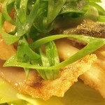 じん市 - 五品目：生のかすべとさばの揚げもの。シャンパンビネガーケッパーソースで。（アップで）