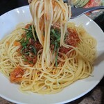 ジェノヴァ - ツナ・トマトソースパスタ