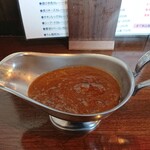 欧風カレーKEN - ルーはグレイビーボートで提供