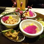 黒さつま鶏専門店 垂水邸 - 地鶏ささみの雲丹ソース和えと鶏皮ポン酢