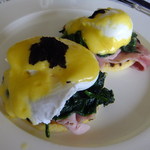  トリュフが香るエッグベネディクト