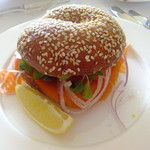 サーモンとクリームチーズのベーグル