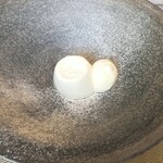 La Brianza - ブラマンジェと貴妃リキュールを使ったエスプーマと
      、ライチのリキュール貴妃が使われたエスプーマ、ふんわりミルキー。ミルキーで香りのいいブラマンジェととても合うし贅沢なおいしさ。エスプーマ使いまで巧み