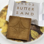 PRESS BUTTER SAND - 四角いクッキーです。