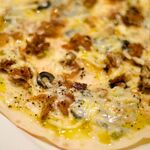 Carmelized onion & gorgonzola pizza