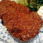 とんひろ - カリッと揚がってて衣がいい色をしてます。