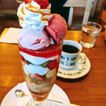 クリクリ - 苺ミルクティパフェ