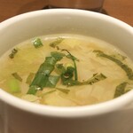 アジアンカフェ＆バー アポカリ - カオ・パット付属のスープ