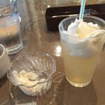 ミラマハル - ジンジャエールにソフトクリーム