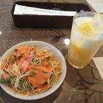 ミラマハル - ラッシーは少し