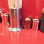 ラーメン二郎 - 卓上調味料