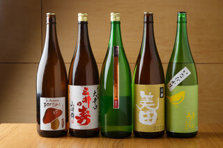 Noda niku - 季節の地酒は常備５〜６種類。