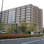 Resutoran Ikoi - 道路を挟んで帝京平成大学・明治大学のキャンパスを建築中！