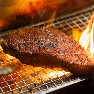 We are particular about the way we grill our Kuroge Wagyu beef from Kyushu! !
