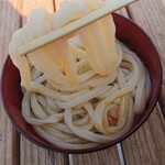 須崎食料品店 - 麺のリフトアップ