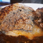 欧風カレーKEN - ハンバーグカレー（ハンバーグは肉汁が凄い！！）