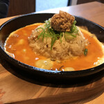 丸源ラーメン - 炒飯に溶き卵がかけられてジュワ〜