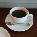 Patisserie JUN UJITA - コーヒー。420円。ブラックで飲んで、ちょうどケーキの甘さに合う珈琲でした。