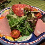 Trattoria YAMAKAWA - 葉っぱたくさんのサラダとイタリア産ハム