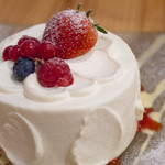 ボン スイーツ＆スマイル - Strawberry Premium short cake with Roger Goulart