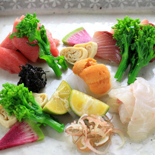 瀬戸内の新鮮な旬魚介を贅沢に。お造りはお酒との相性もばっちり