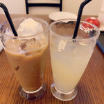 ナポリの食卓 - 黒糖カフェ・オ・レとアップルジュース