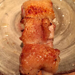 オオクサ - 京地鶏のモモ　本日の焼鳥で一番大きい串でした　重たい焼鳥ってなかなかないです
