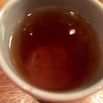 オオクサ - 見て見てこの陳ね色　ほうじ茶のような色してますが日本酒です　美味しいです