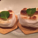 オオクサ - デザートの焼いたメレンゲ　卵白が濃いのでメレンゲが厚くできます