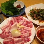 きんらん - サムギョプサルSet！韓国でも大人気肉料理！