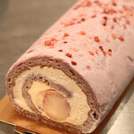 フランス菓子アトリエ リリアン - 桜と苺のロールは人気ロングセラー商品だそうです。
（1本税込1,480円）
