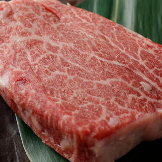 We are particular about Kuroge Wagyu beef!