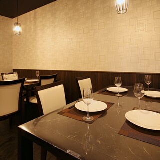 Completely private rooms are available in a stylish space. For anniversaries and entertainment
