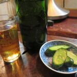 TAHOE - お通しはきゅうりの浅漬け