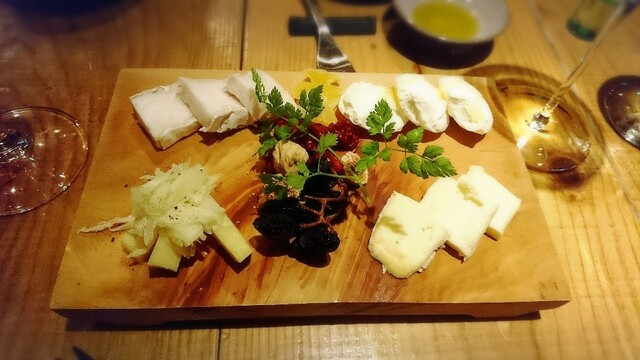 内山三丁目チーズバー 千種 バー 食べログ