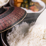 Sumibiyakiniku Buchi - 土鍋で炊いたご飯