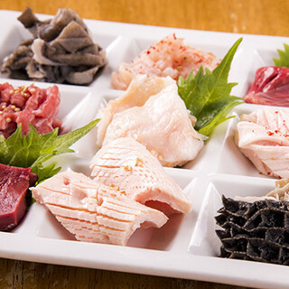 種類豊富なホルモンや高鮮度なお肉を、自家製タレor塩でどうぞ