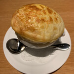 パッソ ノヴィータ - ポルチーニ茸のクリームスープ　パイ包焼き